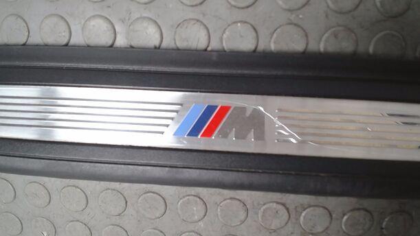 Foto: ZIERLEISTE/ EINSTIGSBLENDE RECHTS ( COUPE ) eines BMW 335d Coupe Aut.