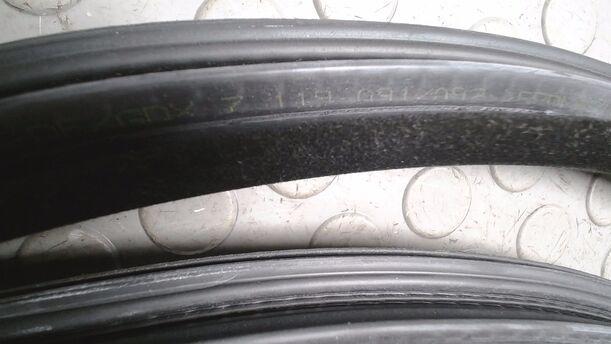 Foto: TÜRDICHTUNG LINKS ( COUPE ) eines BMW 335d Coupe Aut.