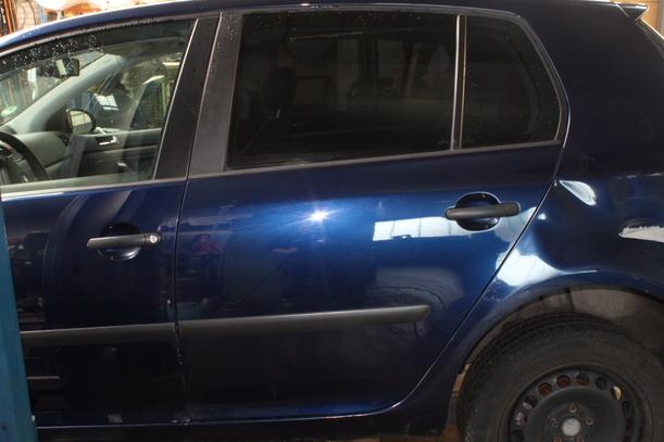 Foto: TÜR HINTEN LINKS ( LIMOUSINE ) eines VW Golf 1.4 FSI