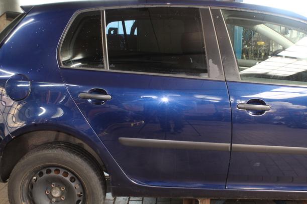 Foto: TÜR HINTEN RECHTS ( LIMOUSINE ) eines VW Golf 1.4 FSI