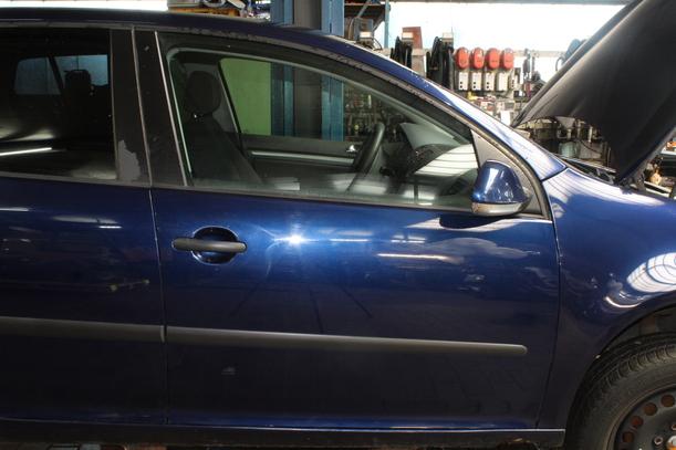 Foto: TÜR VORN RECHTS ( LIMOUSINE/ 5 TÜRER ) eines VW Golf 1.4 FSI