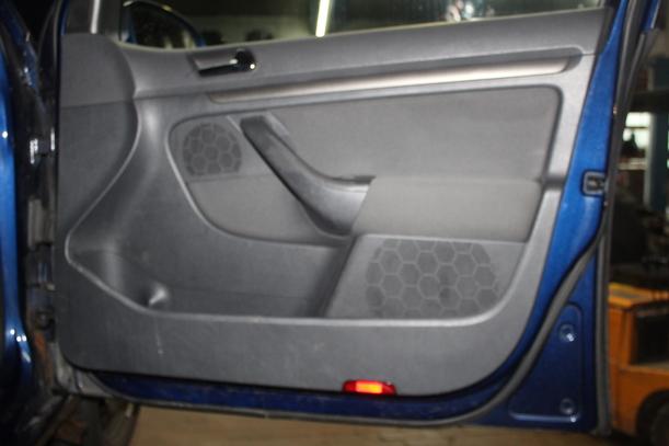 Foto: TÜR VORN RECHTS ( LIMOUSINE/ 5 TÜRER ) eines VW Golf 1.4 FSI