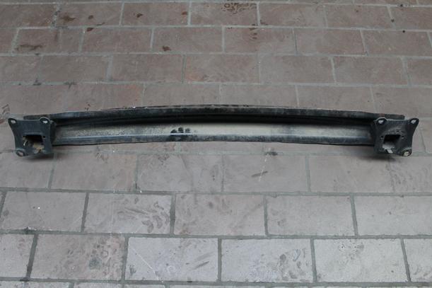 Foto: VERSTÄRKUNG HINTEN ( LIMOUSINE ) eines VW Golf 1.4 FSI