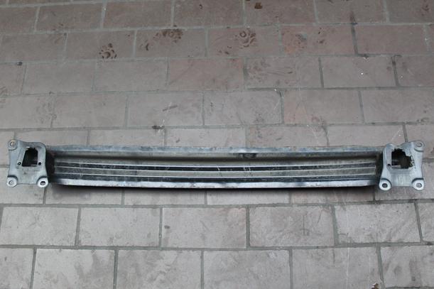 Foto: VERSTÄRKUNG HINTEN ( LIMOUSINE ) eines VW Golf 1.4 FSI