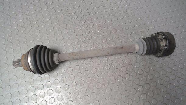 Foto: ANTRIEBSWELLE LINKS eines VW Golf 1.4 FSI