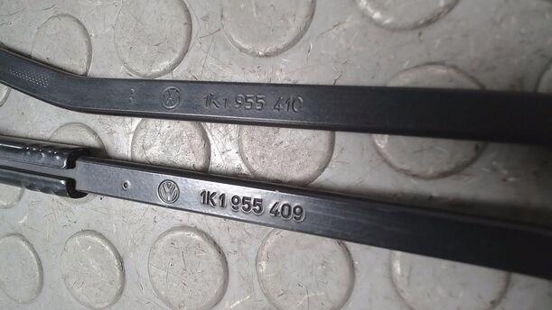 Foto: SCHEIBENWISCHERARME VORN eines VW Golf 1.4 FSI