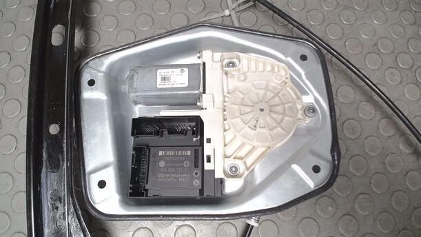 Foto: FENSTERHEBER ELEKTRISCH VORN LINKS ( 4/5 TÜRER ) eines VW Golf 1.4 FSI