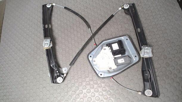 Foto: FENSTERHEBER ELEKTRISCH VORN RECHTS ( 4/5 TÜRER ) eines VW Golf 1.4 FSI