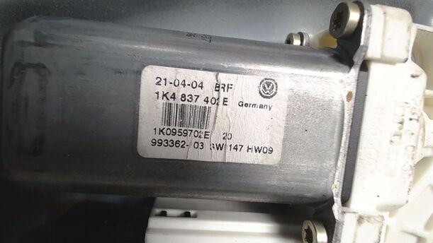 Foto: FENSTERHEBER ELEKTRISCH VORN RECHTS ( 4/5 TÜRER ) eines VW Golf 1.4 FSI