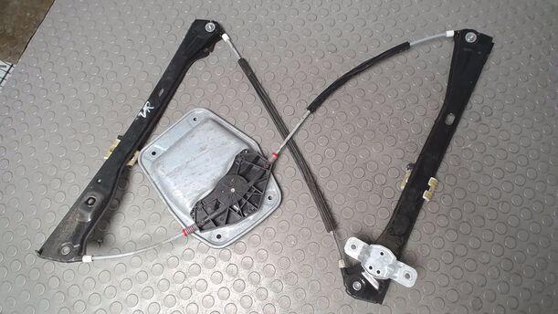 Foto: FENSTERHEBER ELEKTRISCH VORN RECHTS ( 4/5 TÜRER ) eines VW Golf 1.4 FSI