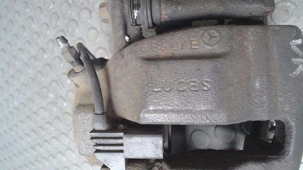 Foto: BREMSSATTEL VORN RECHTS ( LUCAS ) eines Mercedes-Benz C 180 T Kompressor Automatik