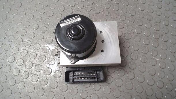 Foto: HAUPTBREMSAGGREGAT ABS/ ESP eines Mercedes-Benz C 180 T Kompressor Automatik