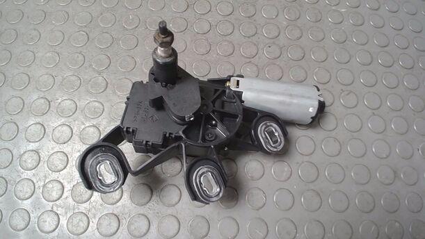 Foto: SCHEIBENWISCHERMOTOR HINTEN ( T MODELL ) eines Mercedes-Benz C 180 T Kompressor Automatik
