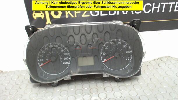 Foto: TACHOEINHEIT / KOMBIINSTRUMENT eines Fiat Grande Punto 1.4 8V Comfort