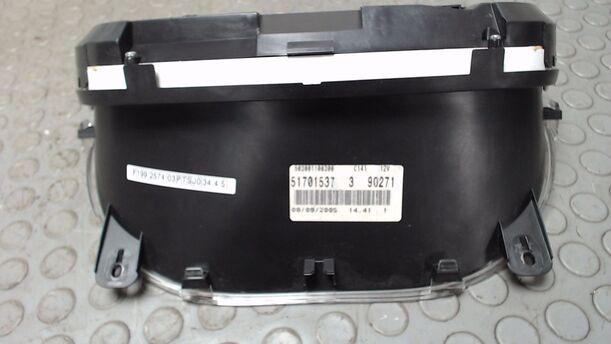 Foto: TACHOEINHEIT / KOMBIINSTRUMENT eines Fiat Grande Punto 1.4 8V Comfort