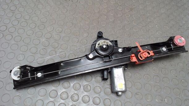 Foto: FENSTERHEBERMOTOR VORN RECHTS ( 3 TÜRER ) eines Fiat Grande Punto 1.4 8V Comfort