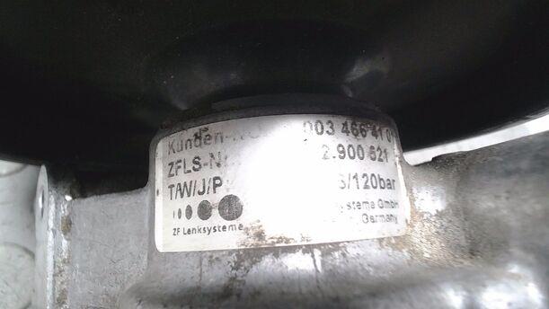 Foto: SERVOPUMPE/ PUMPE SERVOLENKUNG eines Mercedes-Benz C 180 T Kompressor Automatik Comfort