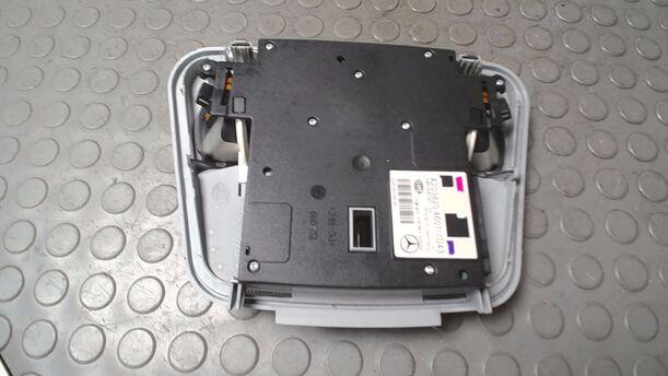 Foto: INNENRAUMLEUCHTE/ INNENLEUCHTE eines Mercedes-Benz C 180 T Kompressor Automatik Comfort