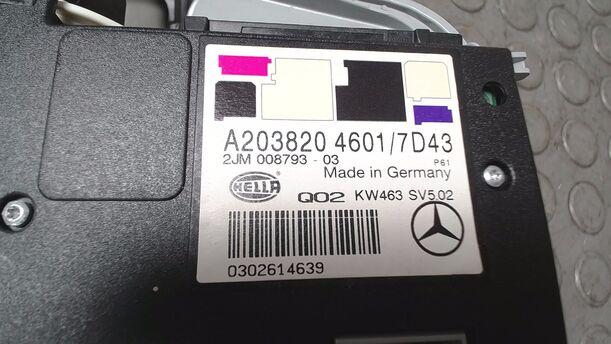 Foto: INNENRAUMLEUCHTE/ INNENLEUCHTE eines Mercedes-Benz C 180 T Kompressor Automatik Comfort