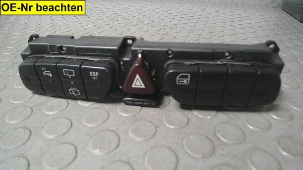 Foto: SCHALTERLEISTE MITTELKONSOLE eines Mercedes-Benz C 180 T Kompressor Automatik Comfort