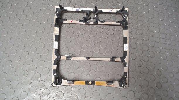 Foto: VERKLEIDUNG MITTELKONSOLE/ BLENDE ARMATURENBRETT eines Mercedes-Benz C 180 T Kompressor Automatik Comfort