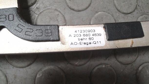 Foto: VERKLEIDUNG MITTELKONSOLE/ BLENDE ARMATURENBRETT eines Mercedes-Benz C 180 T Kompressor Automatik Comfort
