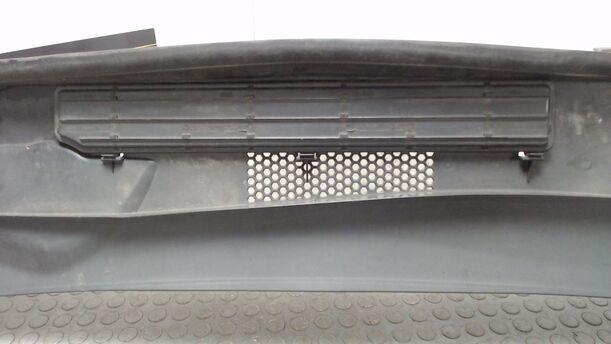 Foto: WINDLAUFVERKLEIDUNG OBEN eines Mercedes-Benz B 180 CDI Special