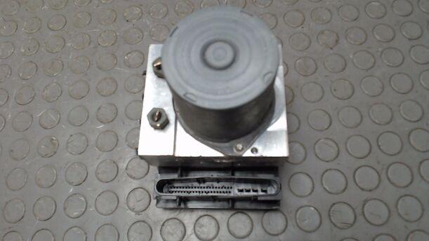 Foto: HAUPTBREMSAGGREGAT ABS eines Mercedes-Benz B 180 CDI Special