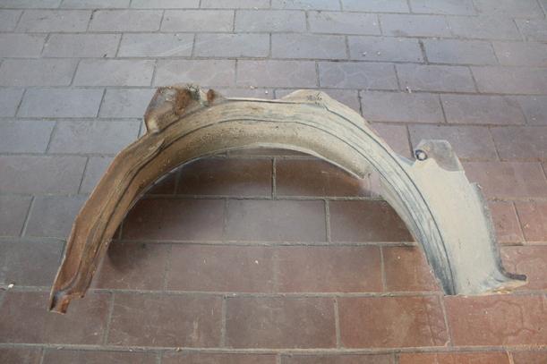 Foto: RADHAUSSCHALE/ INNENRADHAUS VORN LINKS ( FACELIFT ) eines Volvo V40 1.8 Special