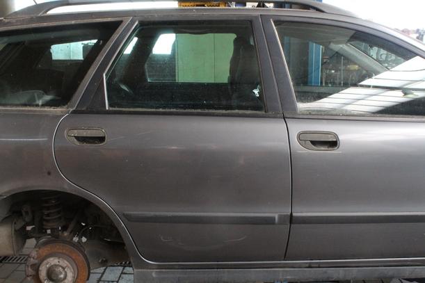 Foto: TÜR HINTEN RECHTS eines Volvo V40 1.8 Special