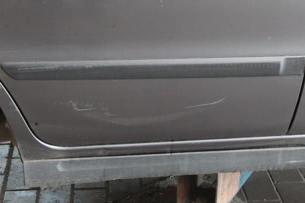 Foto: TÜR HINTEN RECHTS eines Volvo V40 1.8 Special