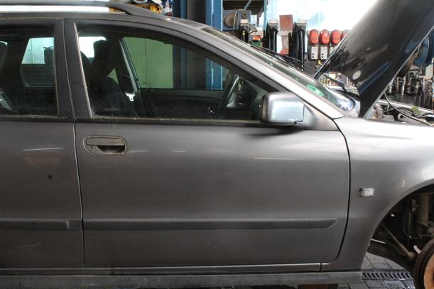 Foto: TÜR VORN RECHTS eines Volvo V40 1.8 Special