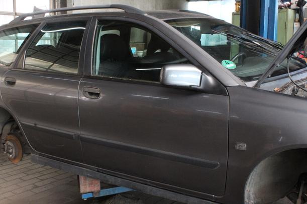 Foto: TÜR VORN RECHTS eines Volvo V40 1.8 Special