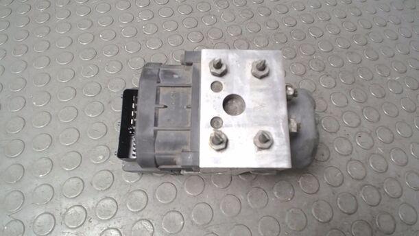 Foto: HAUPTBREMSAGGREGAT ABS eines Volvo V40 1.8