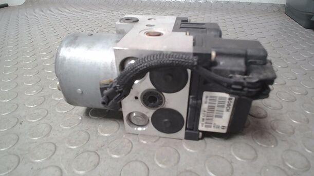 Foto: HAUPTBREMSAGGREGAT ABS eines Volvo V40 1.8