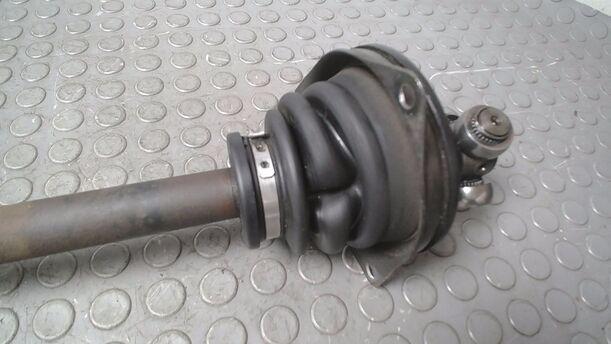 Foto: ANTRIEBSWELLE LINKS eines Volvo V40 1.8