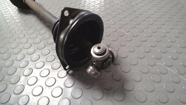 Foto: ANTRIEBSWELLE LINKS eines Volvo V40 1.8