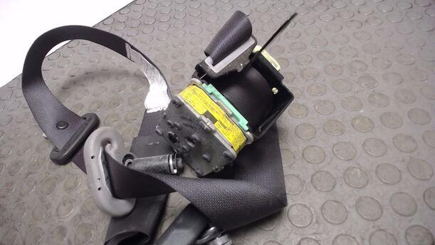 Foto: SICHERHEITSGURT VORN RECHTS eines Toyota Yaris 1.3 VVT-i Multi Mode