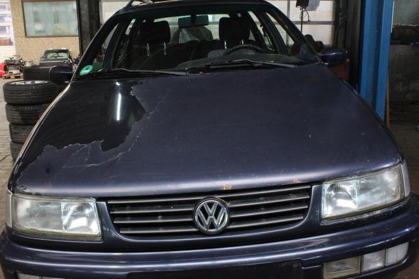 Foto: MOTORHAUBE ( MOD 94 ) eines VW Passat Variant 1.6