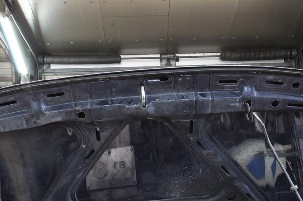 Foto: MOTORHAUBE ( MOD 94 ) eines VW Passat Variant 1.6