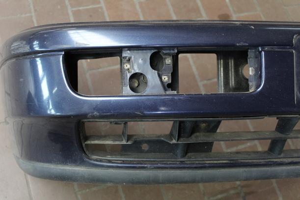 Foto: STOSSFÄNGER/ STOßSTANGE VORN ( MOD 94 ) eines VW Passat Variant 1.6