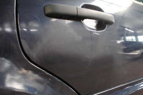 Foto: TÜR HINTEN RECHTS ( VARIANT / MOD 94 ) eines VW Passat Variant 1.6