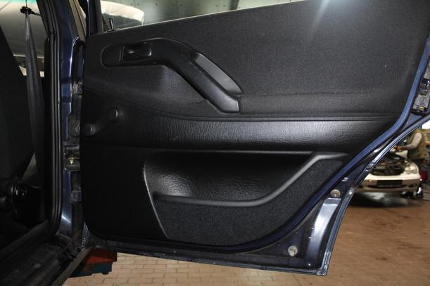 Foto: TÜR HINTEN RECHTS ( VARIANT / MOD 94 ) eines VW Passat Variant 1.6