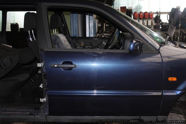 Foto: TÜR VORN RECHTS ( MOD 94 ) eines VW Passat Variant 1.6