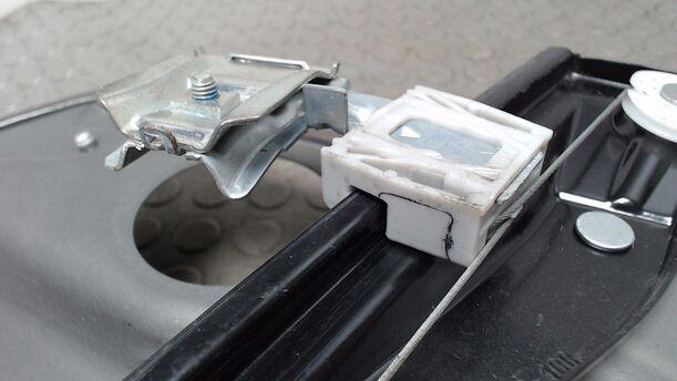 Foto: FENSTERHEBER VORN LINKS ELEKTRISCH eines Mercedes-Benz B 180 CDI