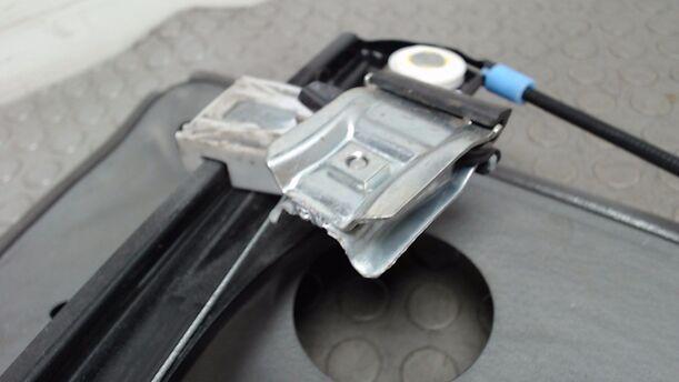Foto: FENSTERHEBER VORN RECHTS ELEKTRISCH eines Mercedes-Benz B 180 CDI