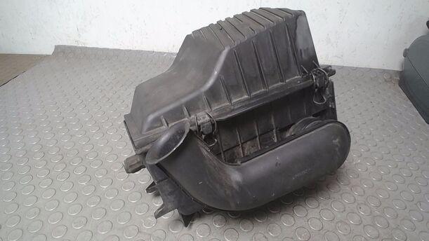 Foto: LUFTFILTERKASTEN AFT eines VW Passat Variant 1.6 CL
