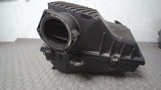 Foto: LUFTFILTERKASTEN AFT eines VW Passat Variant 1.6 CL