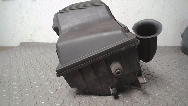 Foto: LUFTFILTERKASTEN AFT eines VW Passat Variant 1.6 CL