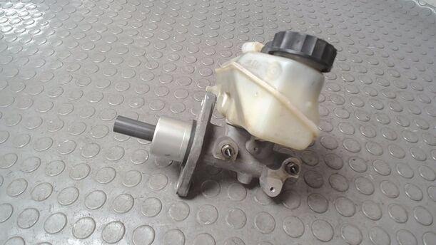 Foto: HAUPTBREMSZYLINDER eines VW Passat Variant 1.6 CL